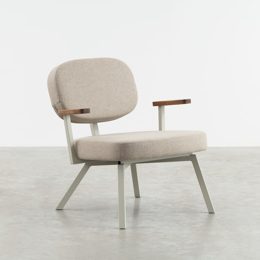 Dykmeyer MK Fauteuil Met Walnoot Armleuningen