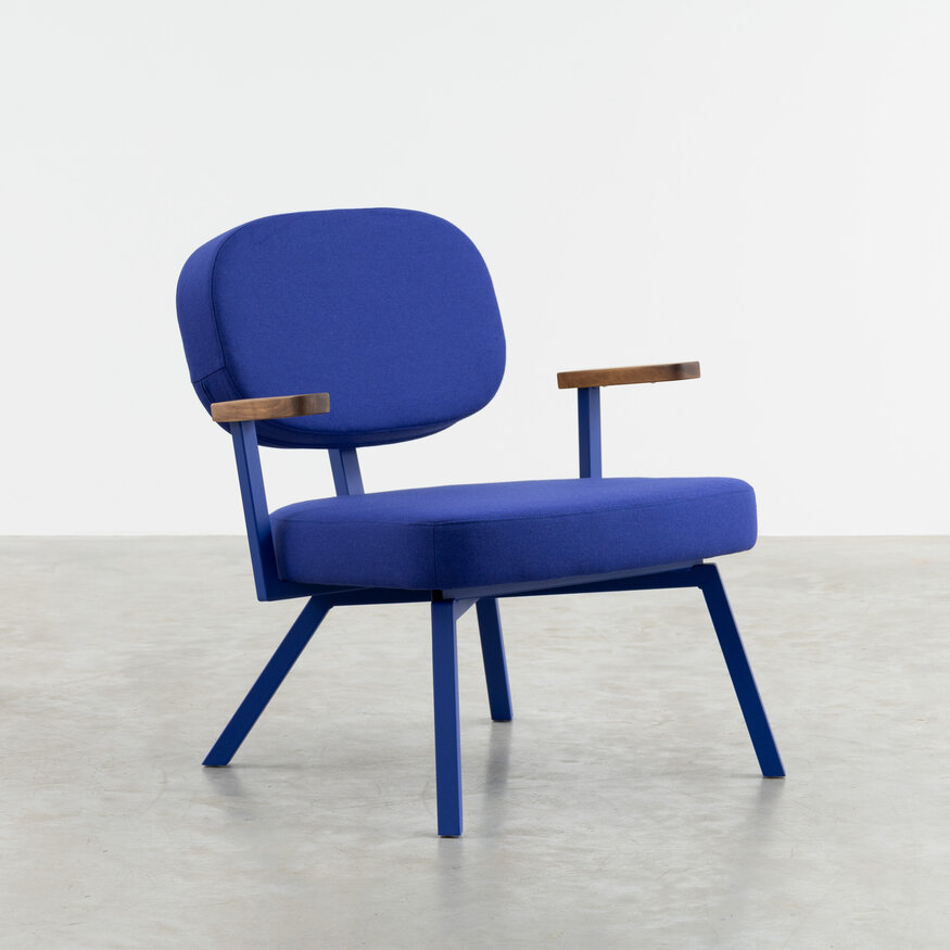 Dykmeyer MK Fauteuil Met Walnoot Armleggers