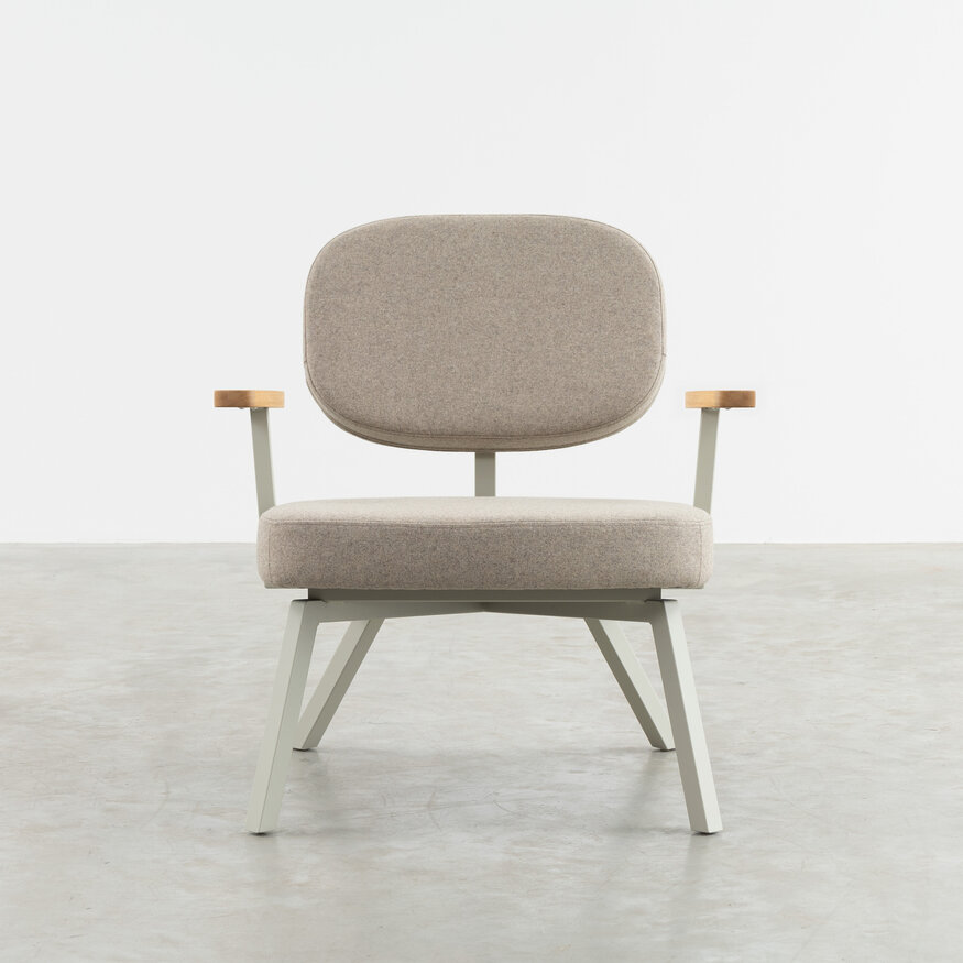 MK Design Fauteuil Met Eiken Armleuningen Dykmeyer MK Design Fauteuil Met Eiken Armleuningen