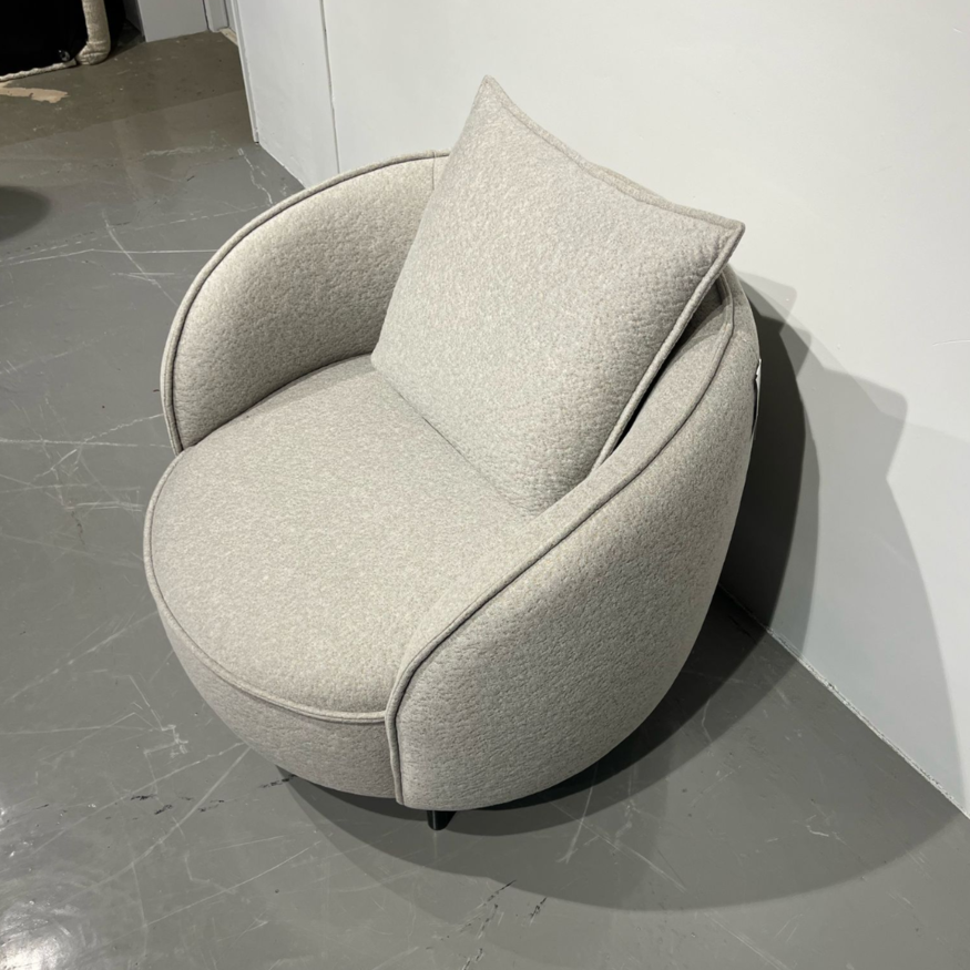Nomah Armchair / Grove Dove Sav & Økse Nomah Armchair / Grove Dove