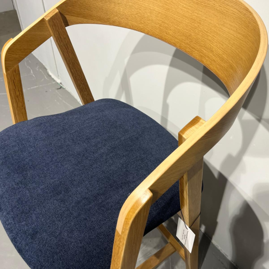 Edske Counter Barstoel Eiken / Blauw Sav & Økse Edske Counter Barstoel Eiken / Blauw