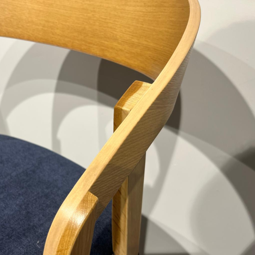 Edske Counter Barstoel Eiken / Blauw Sav & Økse Edske Counter Barstoel Eiken / Blauw