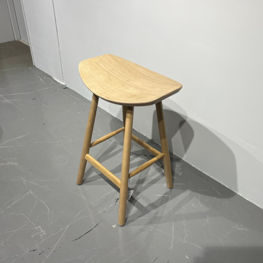 Silja Counter Barkruk Eiken Mat Gelakt (65 cm) Sav & Økse Silja Counter Barkruk Eiken Mat Gelakt (65 cm)