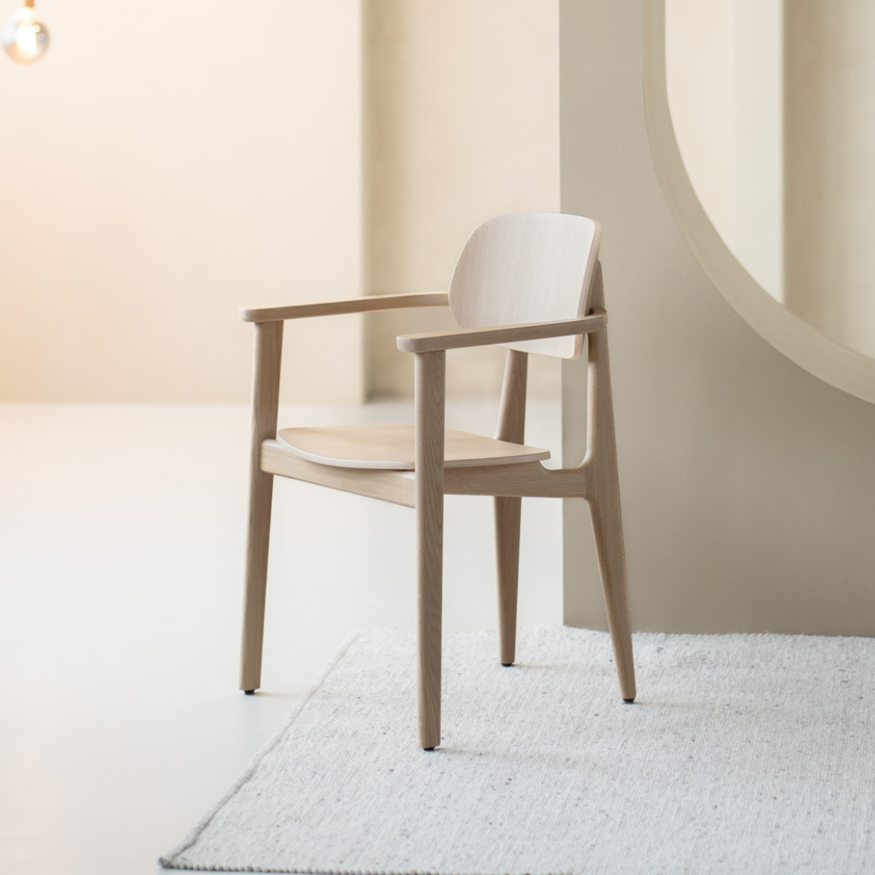 Sinni met arm Dining Chair Sav & Økse Sinni met arm Dining Chair