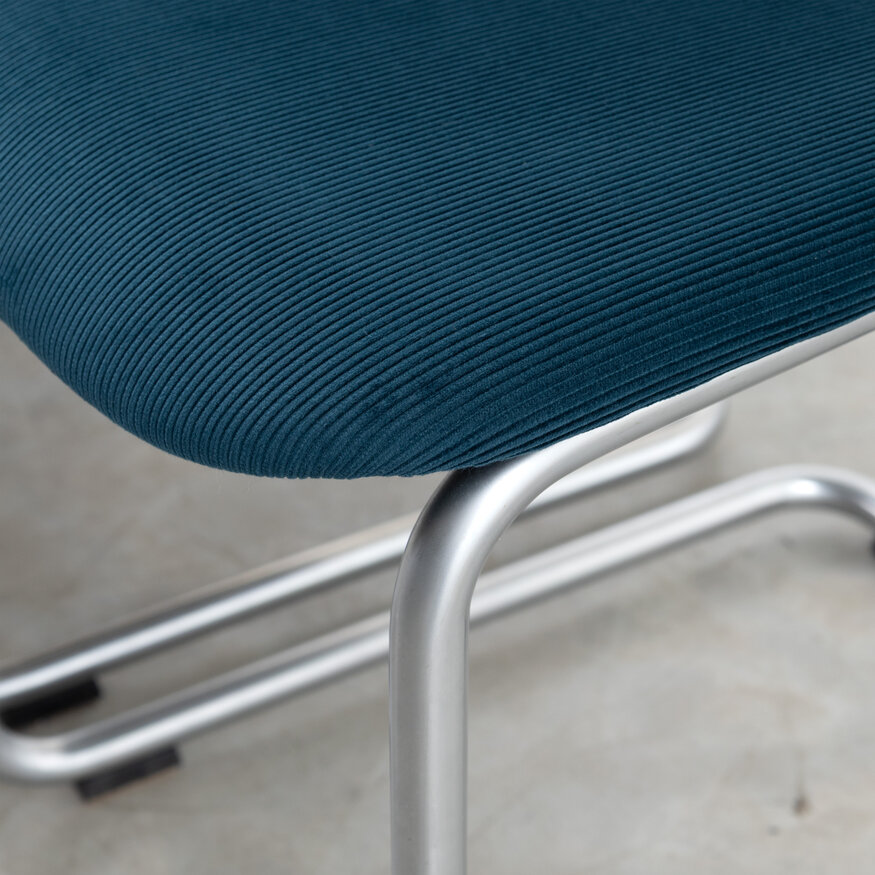 Gispen Set of 4 Gispen chairs model 1121 rib fabric