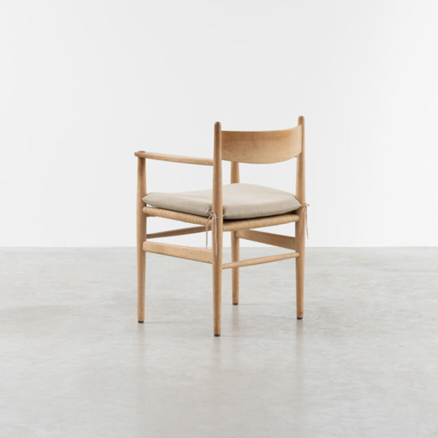 Carl Hansen & Søn Set of 4 Hans J Wegner chairs model CH37 oak Carl Hansen