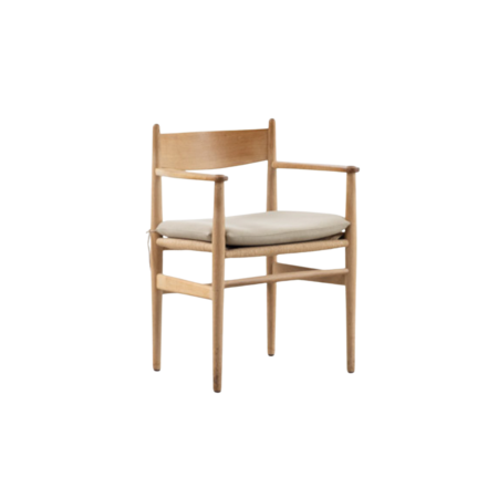 Set of 4 Hans J Wegner chairs model CH37 oak Carl Hansen