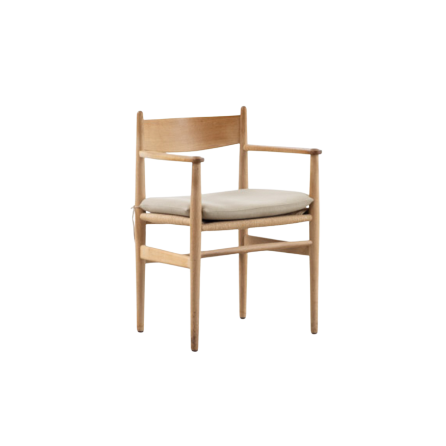Carl Hansen & Søn Set of 4 Hans J Wegner chairs model CH37 oak Carl Hansen