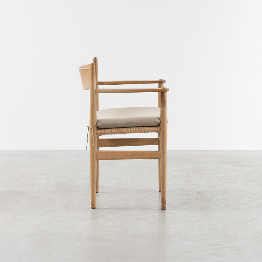 Carl Hansen & Søn Set of 4 Hans J Wegner chairs model CH37 oak Carl Hansen