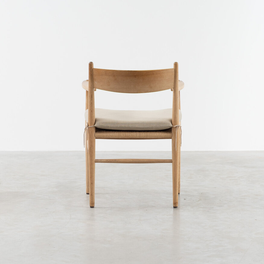 Carl Hansen & Søn Set of 4 Hans J Wegner chairs model CH37 oak Carl Hansen