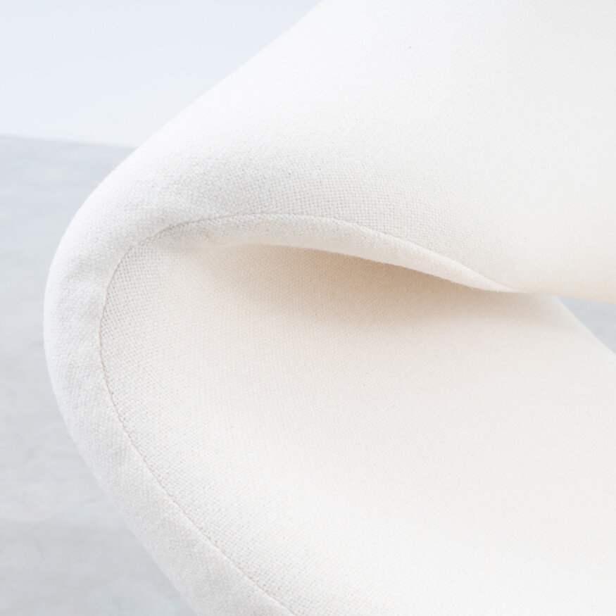 Artifort Pierre Paulin Ribbon lounge chair white Artifort