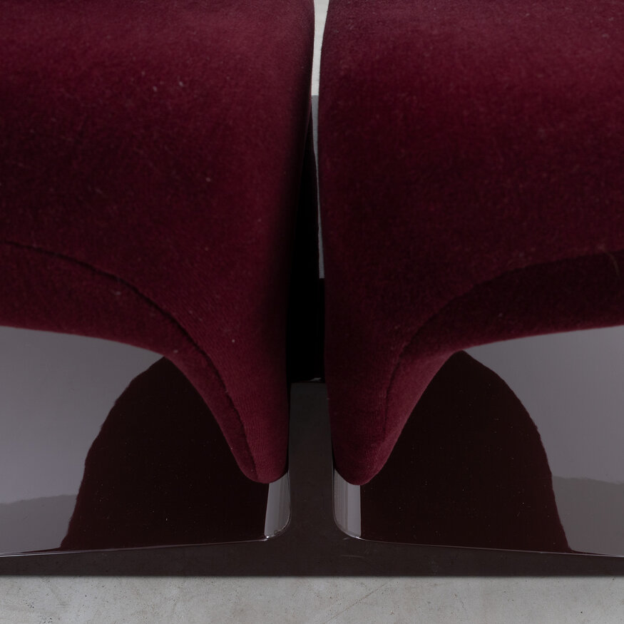 Artifort Pierre Paulin Ribbon lounge chair dark red Artifort