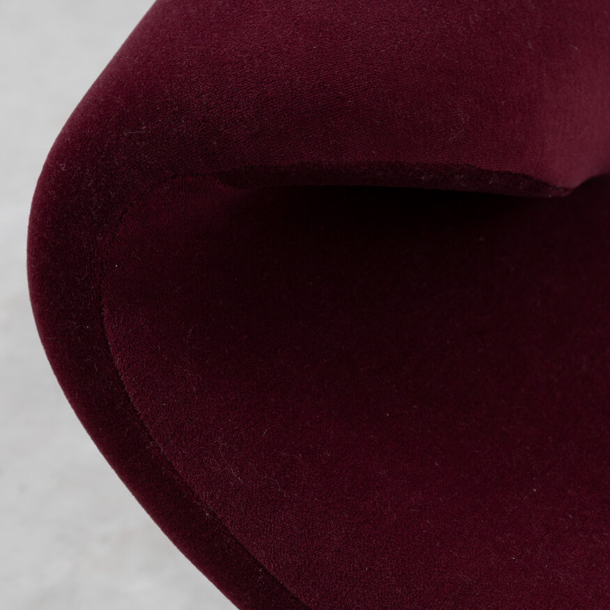 Artifort Pierre Paulin Ribbon lounge chair dark red Artifort