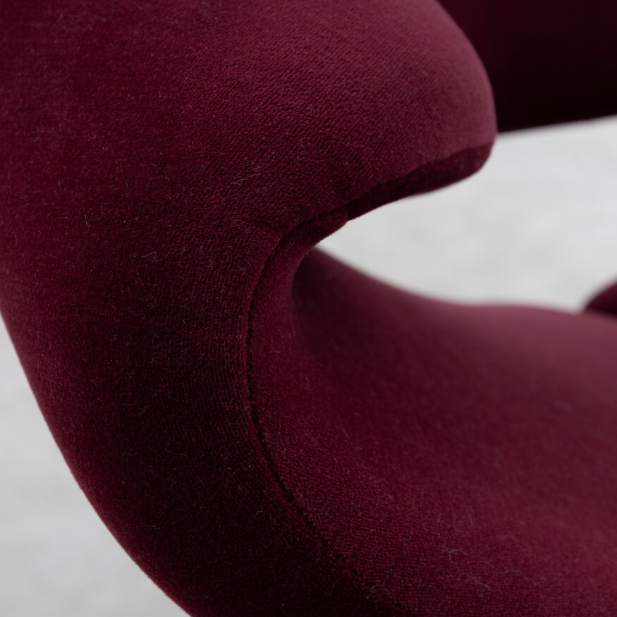 Artifort Pierre Paulin Ribbon lounge chair dark red Artifort