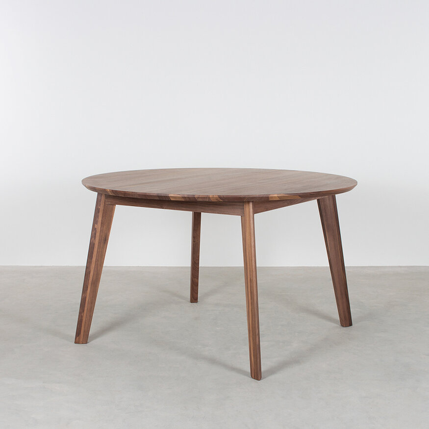 Sav & Økse Nonne table walnut matte lacquered 120
