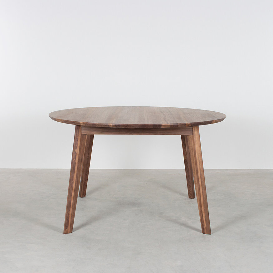 Sav & Økse Nonne table walnut matte lacquered 120