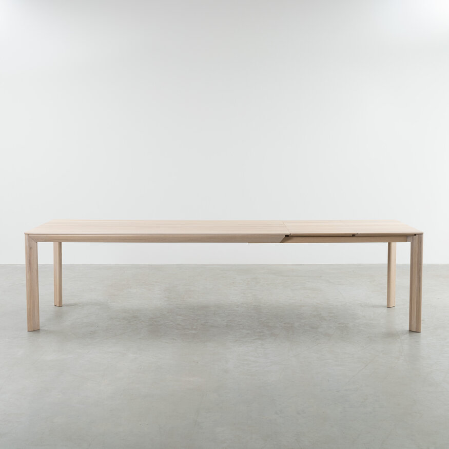 Eevi extendable table whitewash oak 200x90 + 2x50 cm Sav & Økse Eevi extendable table whitewash oak 200x90 + 2x50 cm