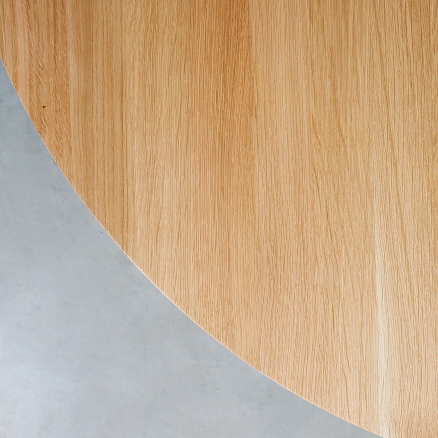 Tinne Tafel met Rond Houten Blad Sav & Økse Tinne Tafel met Rond Houten Blad