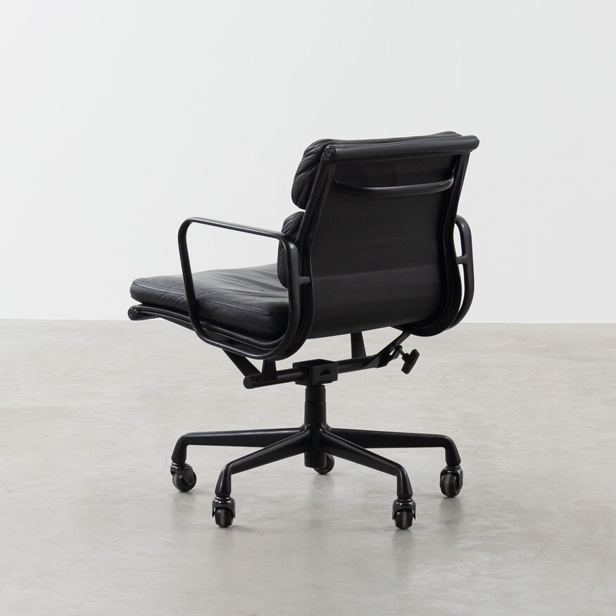 Eames Soft Pad chair black leather black frame Herman Miller Herman Miller Eames Soft Pad chair black leather black frame Herman Miller