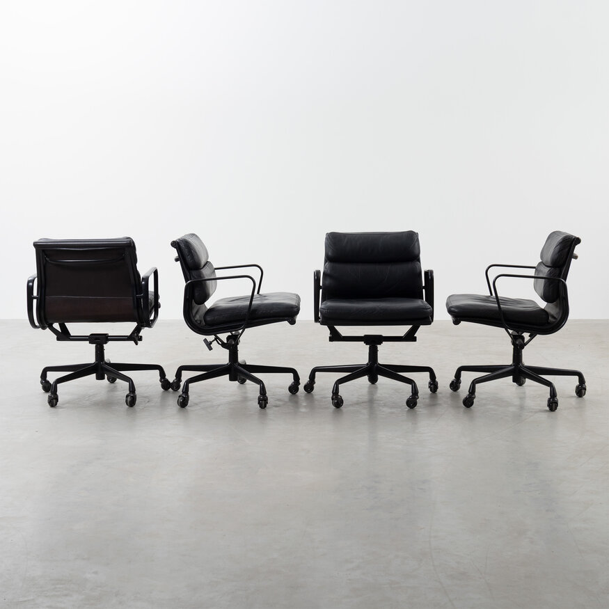 Eames softpad stoel zwart leer zwart frame Herman Miller Herman Miller Eames softpad stoel zwart leer zwart frame Herman Miller