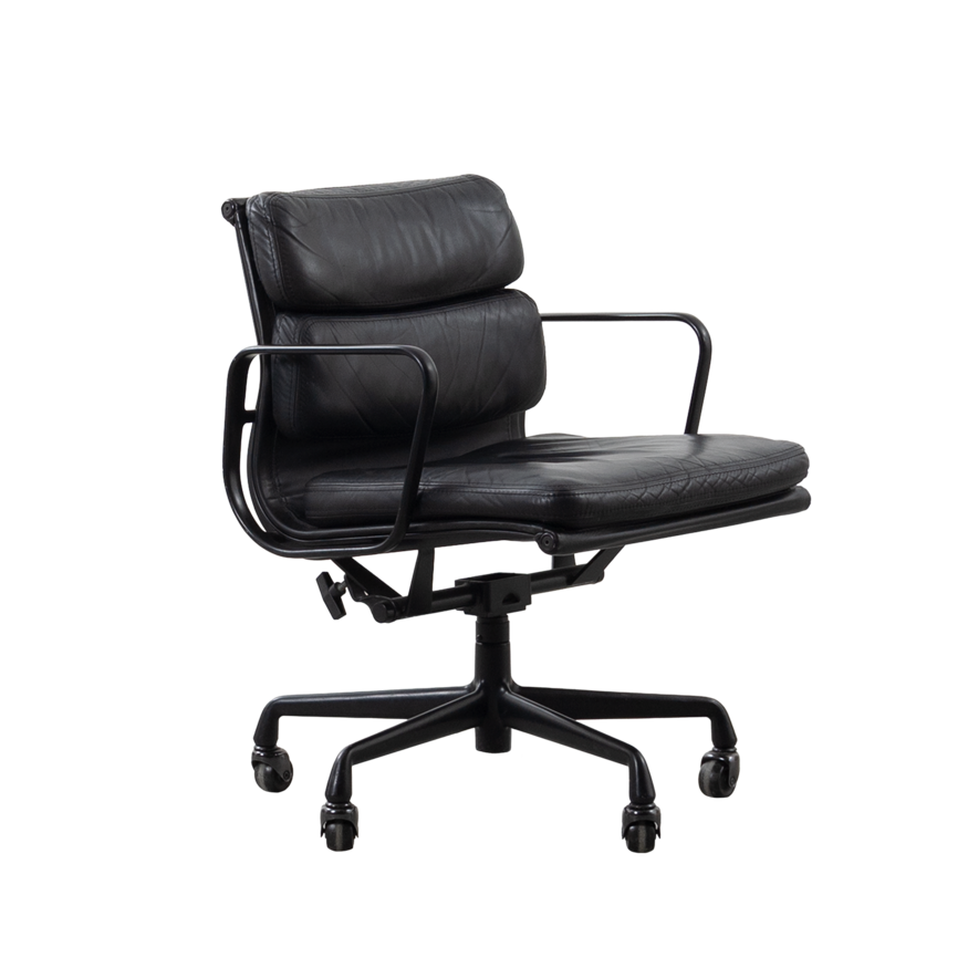 Eames softpad stoel zwart leer zwart frame Herman Miller Herman Miller Eames softpad stoel zwart leer zwart frame Herman Miller