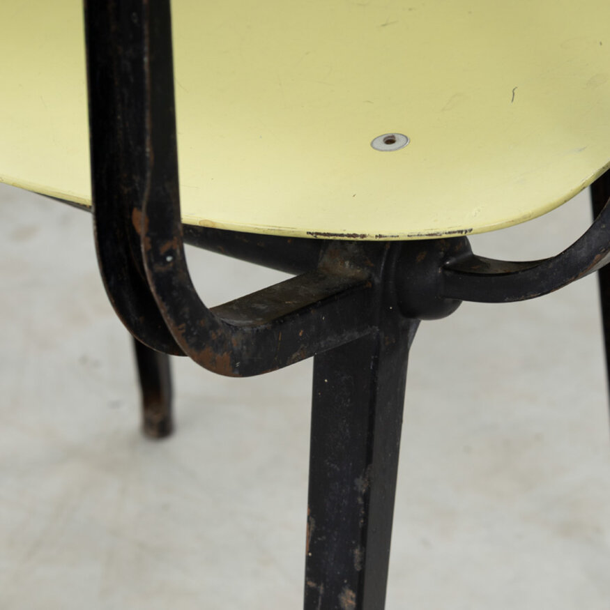 Set of 4 Friso Kramer Revolt chairs with armrests Ahrend Ahrend Set of 4 Friso Kramer Revolt chairs with armrests Ahrend