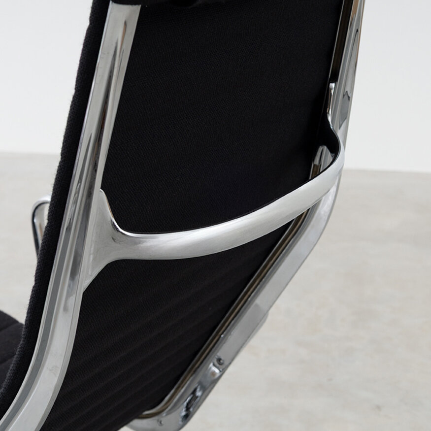 Eames EA124 lounge chair black hopsak Vitra Vitra Eames EA124 lounge chair black hopsak Vitra