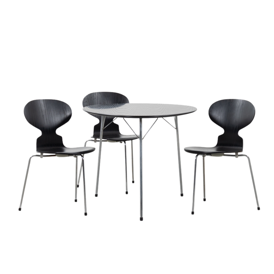 Arne Jacobsen set Egg table + 3 Ant chairs 3 leg black Fritz Hansen Fritz Hansen Arne Jacobsen set Egg table + 3 Ant chairs 3 leg black Fritz Hansen