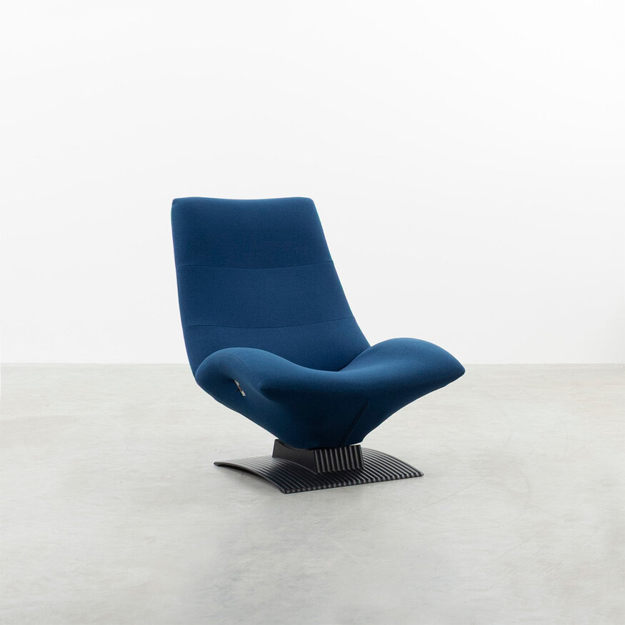 Artifort Artifort fauteuil F773 kobaltblauw met zwarte voet