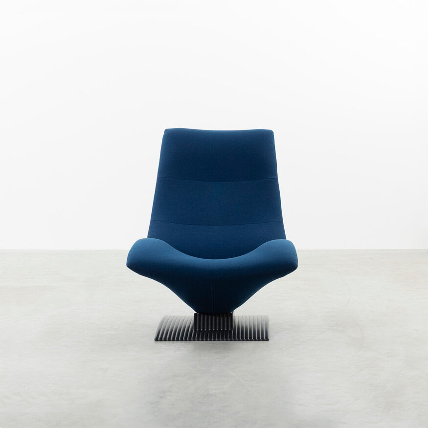 Artifort Artifort F773 lounge chair cobalt blue with black base