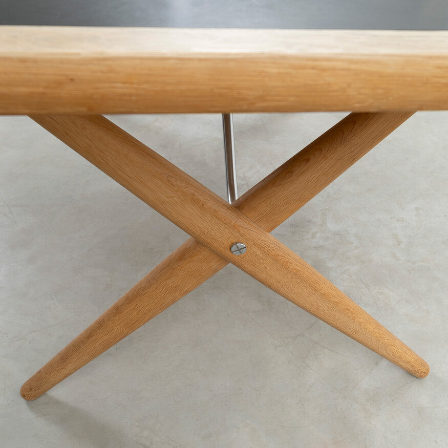 Andreas Tuck Hans J Wegner tafel AT303 eiken met zwart linoleum Andreas Tuck
