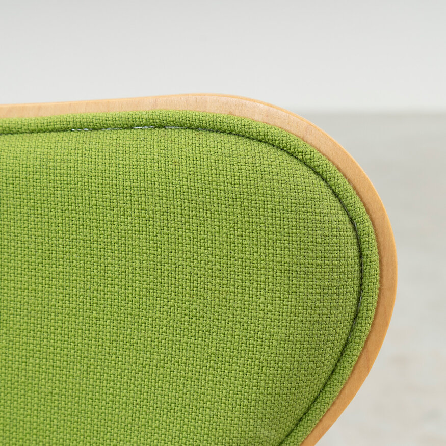 Fritz Hansen Set van 6 Arne Jacobsen 3207 stoelen bekleed met arm Fritz Hansen