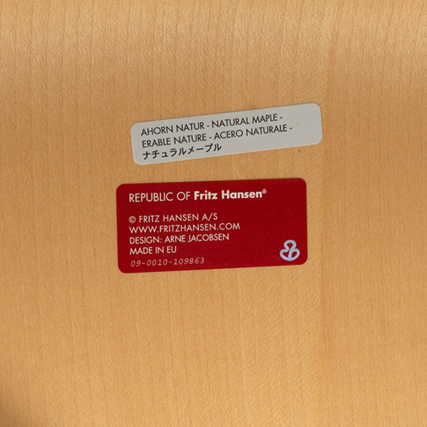 Fritz Hansen Set of 6 Arne Jacobsen 3207 chairs upholstered with armrests Fritz Hansen