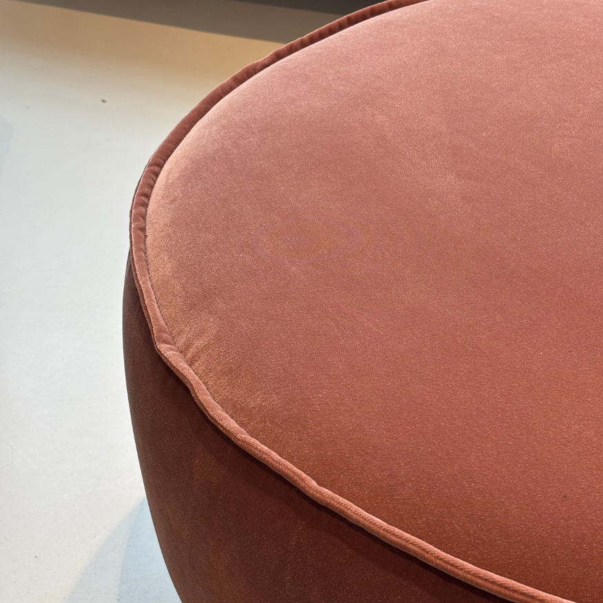 Jolin 2.5-Seater with Lounge Corner Right + Nomah Pouf / Royal Magnolia 160