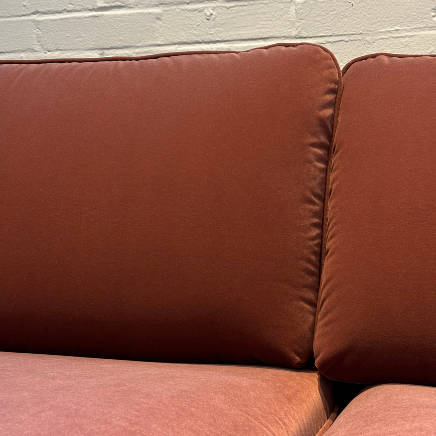 Jolin 2.5-Seater with Lounge Corner Right + Nomah Pouf / Royal Magnolia 160