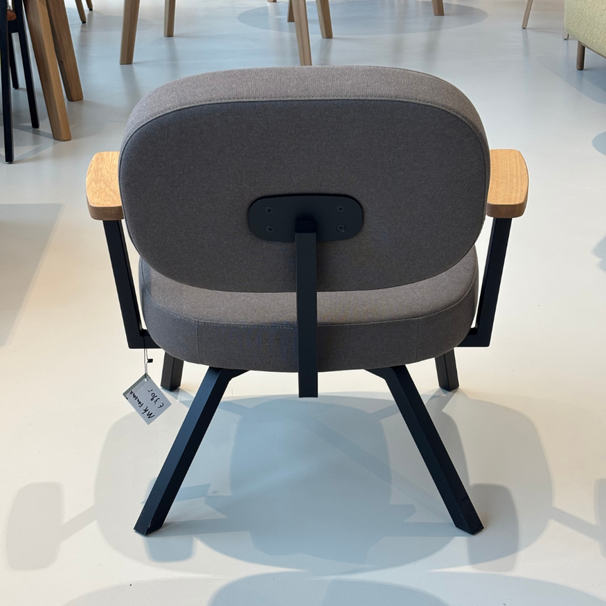 MK Fauteuil Zwart - Walnoot Armleggers / Olbia Forest 162 MK Fauteuil Zwart - Walnoot Armleggers / Olbia Forest 162