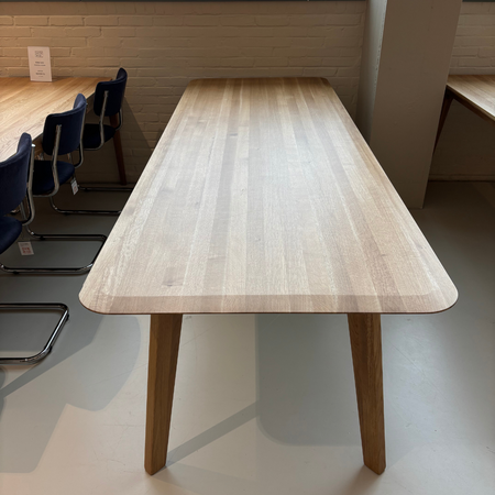 Samt Table 260x90 Matte Lacquered Oak - Outlet Zaandam