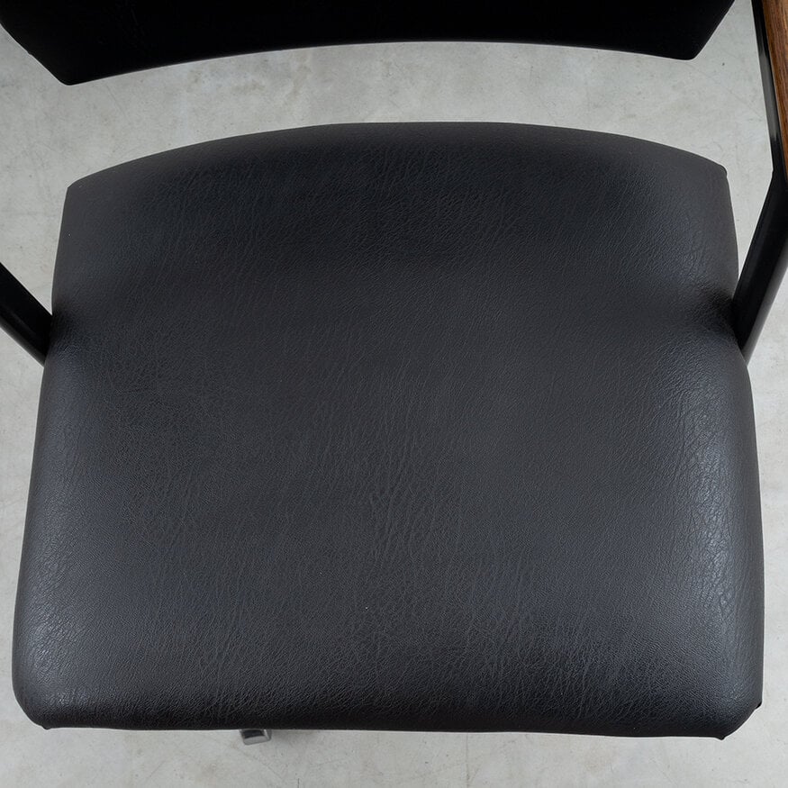 Zeldzame bureaustoel houten rug en skai bekleding jaren 60