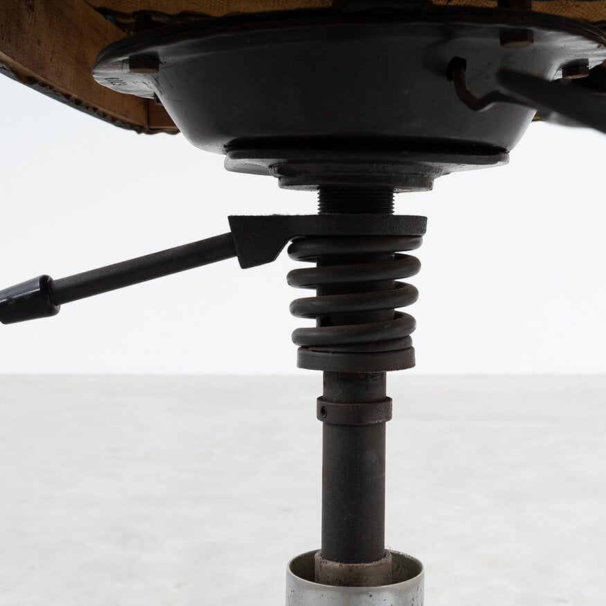 Zeldzame bureaustoel houten rug en skai bekleding jaren 60