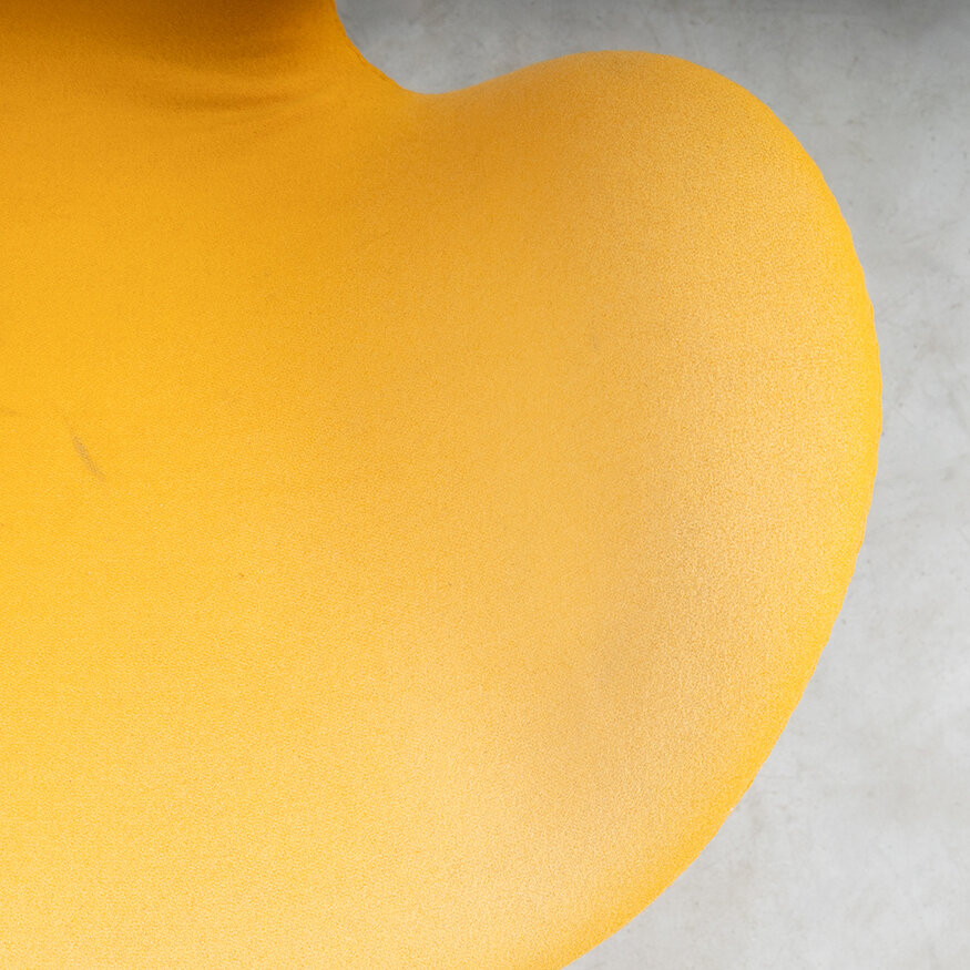 Fritz Hansen Arne Jacobsen Swan Chair orange Fritz Hansen