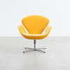 Fritz Hansen Arne Jacobsen Swan Chair oranje Fritz Hansen