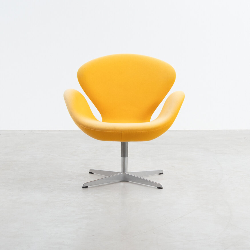 Fritz Hansen Arne Jacobsen Swan Chair orange Fritz Hansen