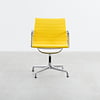 Vitra Vitra EA107 stoel geel hopsak aluminium frame Vitra