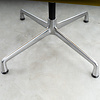 Vitra Vitra EA107 stoel geel hopsak aluminium frame Vitra
