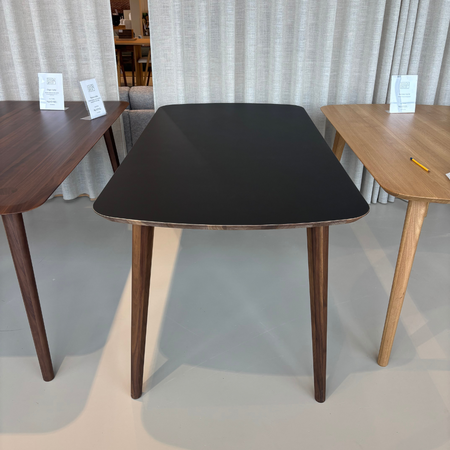 Tomrer Table 180x90 Black Fenix (0720) Top - Oak Legs - Outlet Zaandam