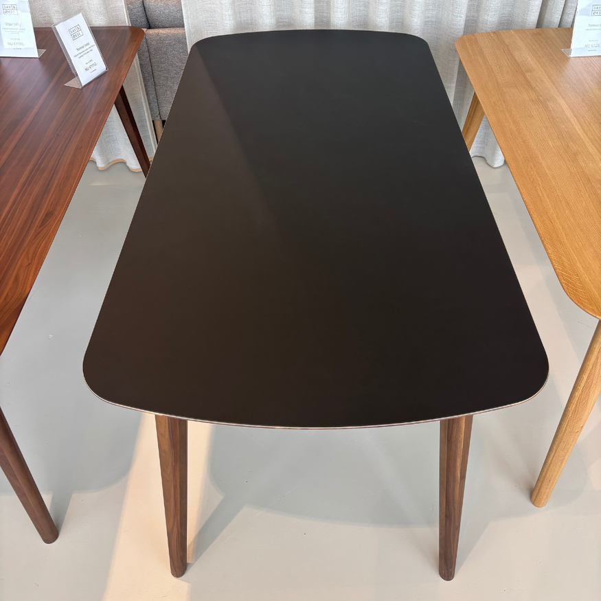 Tomrer Tafel 180x90 Zwart Fenix (0720) blad - Eiken poten