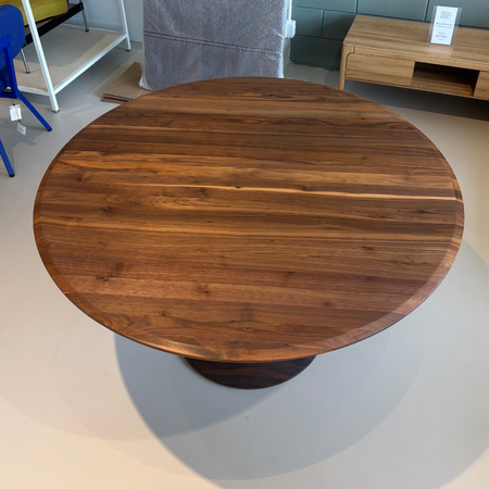 Volante Table 130 Oiled Walnut - Outlet Zaandam