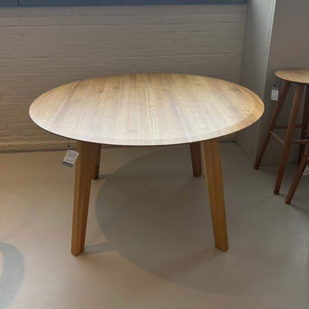 Samt Round Table 130 Matt Lacquered Oak - Outlet Zaandam