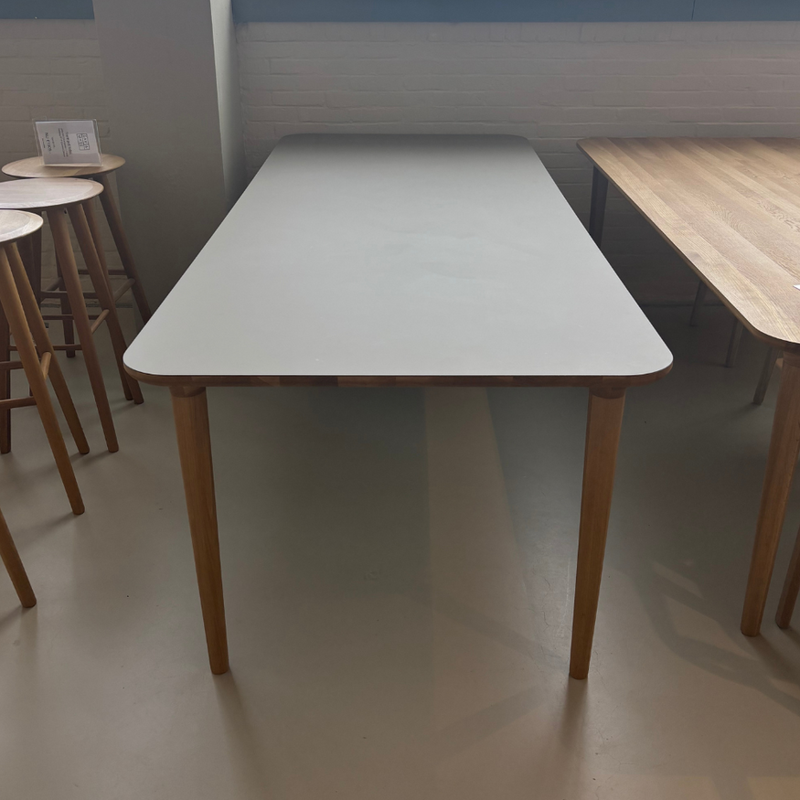 Trompet Tafel 240x100 Leemgrijs Fenix 0717) blad - Eiken poten