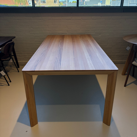 Eevi Tafel Uitschuifbaar 200x100+(2x50) Beuken mat gelakt - Outlet Zaandam